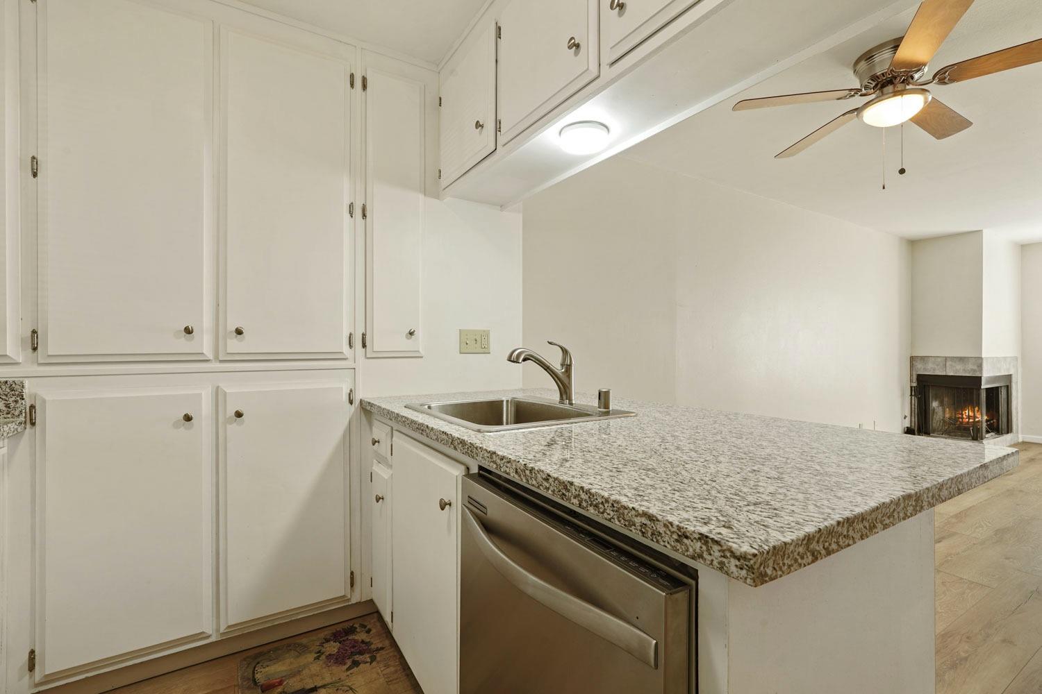 Detail Gallery Image 6 of 31 For 3770 W Benjamin Holt Dr #13,  Stockton,  CA 95219 - 2 Beds | 2 Baths