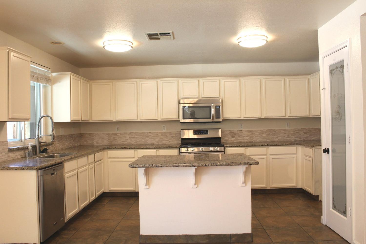 Detail Gallery Image 14 of 76 For 2553 Cinnamon Teal Dr, Los Banos,  CA 93635 - 4 Beds | 2/1 Baths