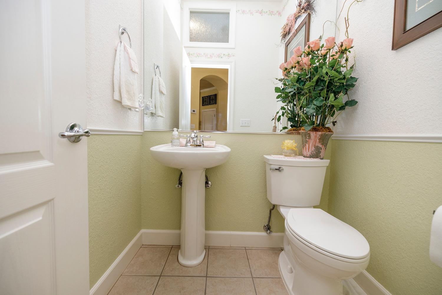 Detail Gallery Image 14 of 26 For 1712 Newhampton Way, Modesto,  CA 95355 - 3 Beds | 2/1 Baths