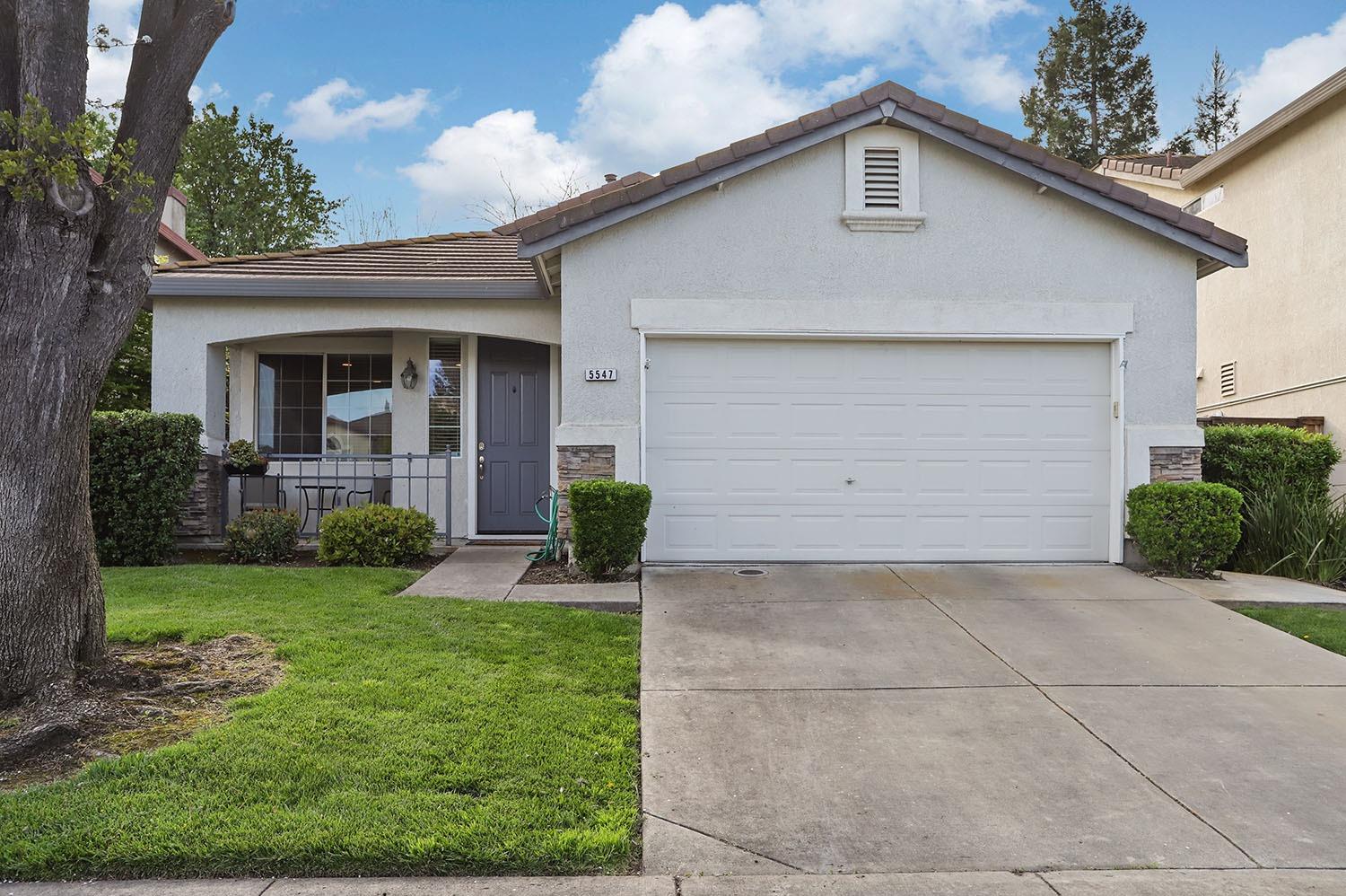 Detail Gallery Image 1 of 27 For 5547 Thornhill Ct, Stockton,  CA 95219 - 3 Beds | 2 Baths