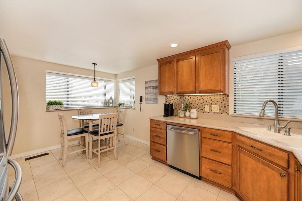 Detail Gallery Image 19 of 56 For 14921 Lago Dr, Rancho Murieta,  CA 95683 - 3 Beds | 2 Baths