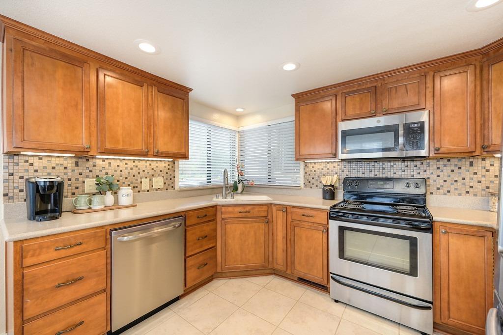 Detail Gallery Image 18 of 56 For 14921 Lago Dr, Rancho Murieta,  CA 95683 - 3 Beds | 2 Baths