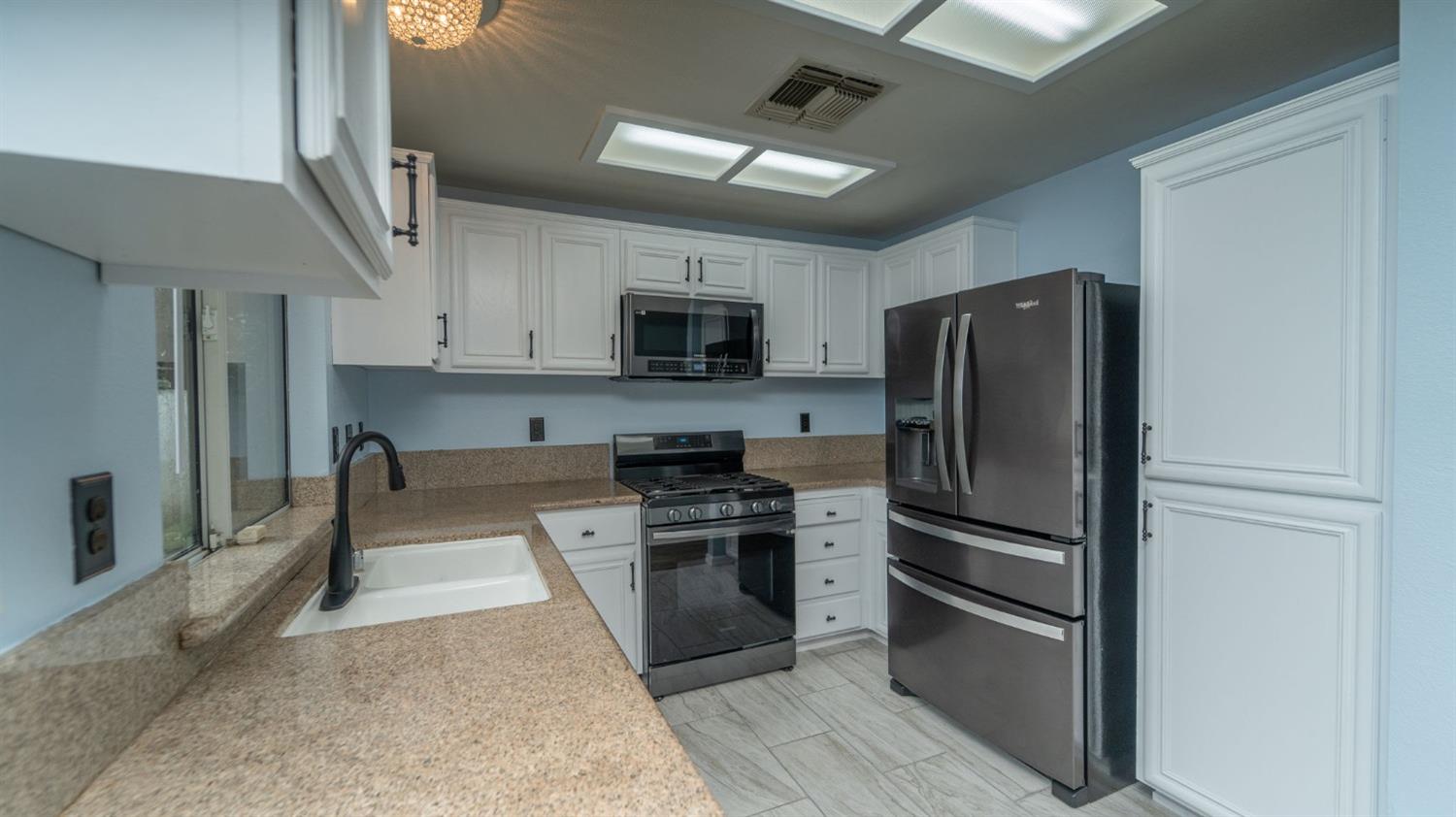 Detail Gallery Image 13 of 33 For 4859 Timepiece Cir, Stockton,  CA 95219 - 3 Beds | 2/1 Baths