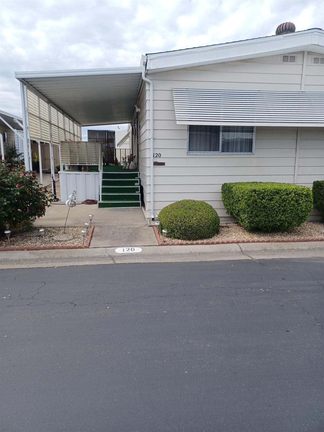 Photo of 8700 West Ln #120 in Stockton, CA