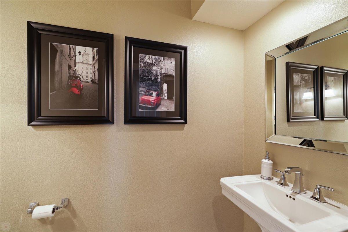 Detail Gallery Image 24 of 79 For 924 Quinta Ct, Woodbridge,  CA 95258 - 3 Beds | 2/1 Baths