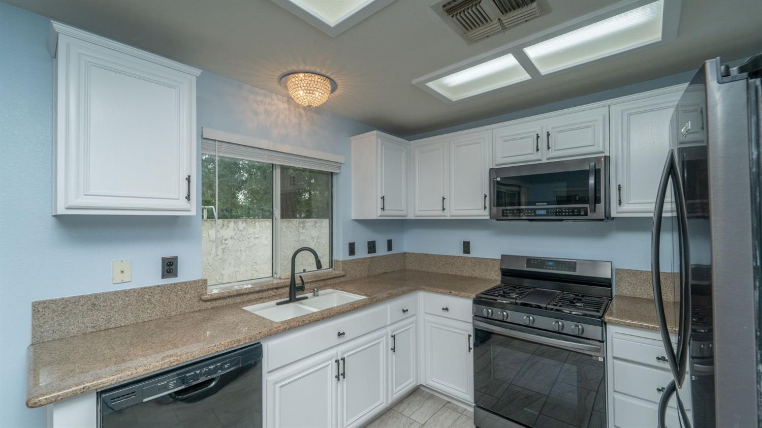 Detail Gallery Image 14 of 33 For 4859 Timepiece Cir, Stockton,  CA 95219 - 3 Beds | 2/1 Baths