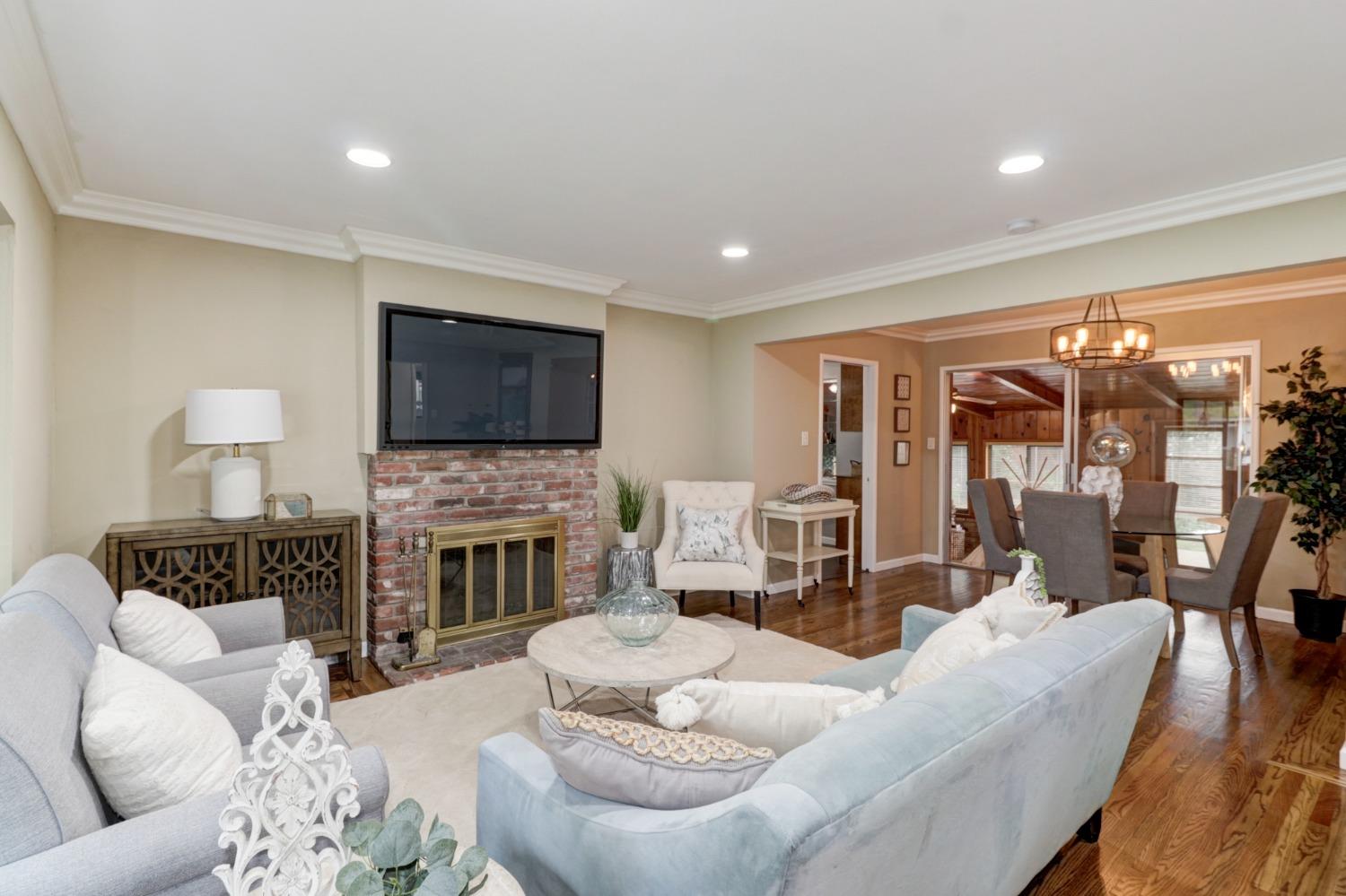 Detail Gallery Image 5 of 41 For 2516 Brentley Dr, Sacramento,  CA 95822 - 3 Beds | 2 Baths