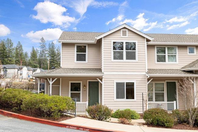 Detail Gallery Image 1 of 30 For 127 Ironhorse Pl, Grass Valley,  CA 95945 - 3 Beds | 2 Baths