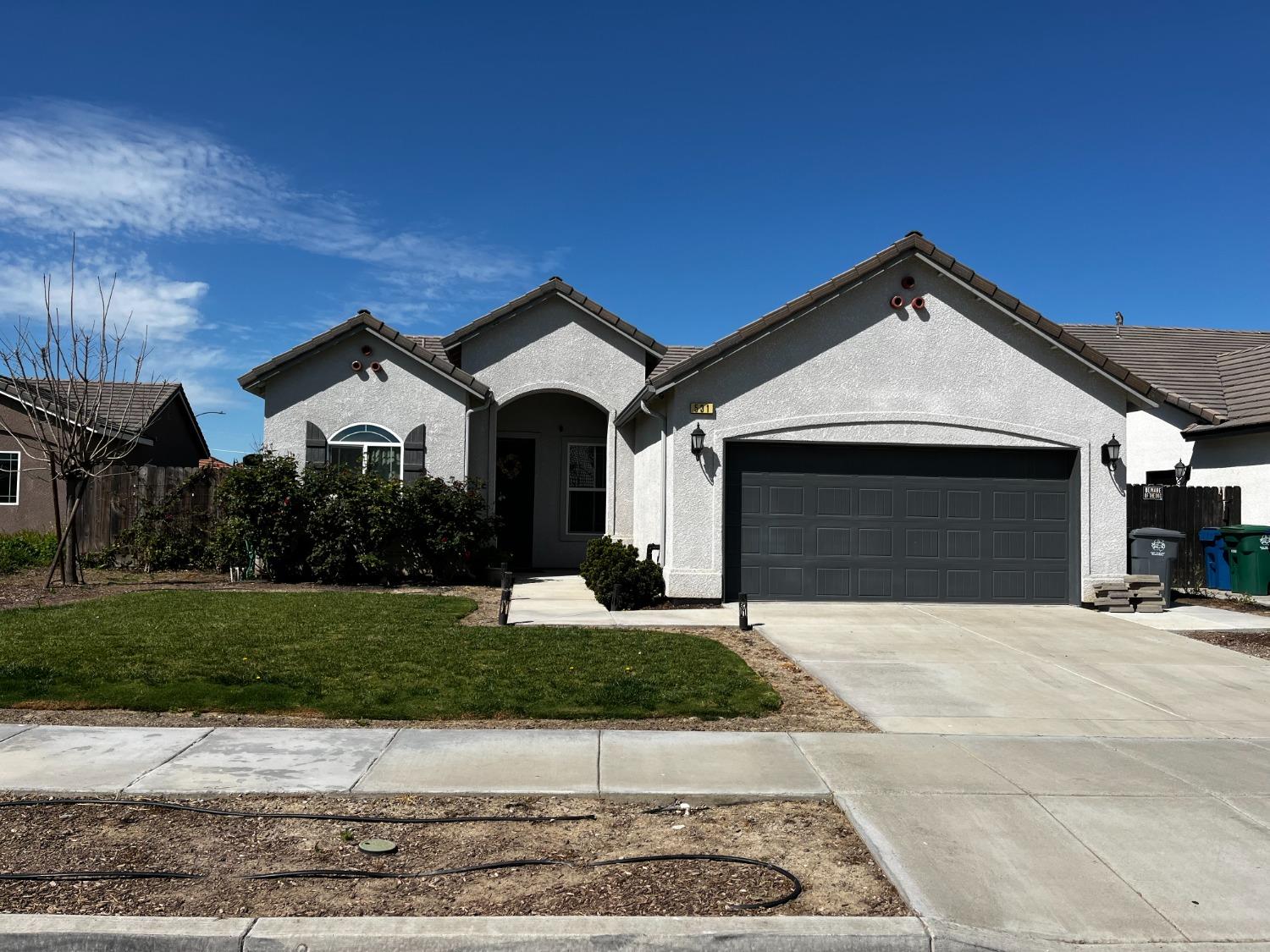 Detail Gallery Image 1 of 45 For 531 Canterbury Ct, Los Banos,  CA 93635 - 3 Beds | 2 Baths