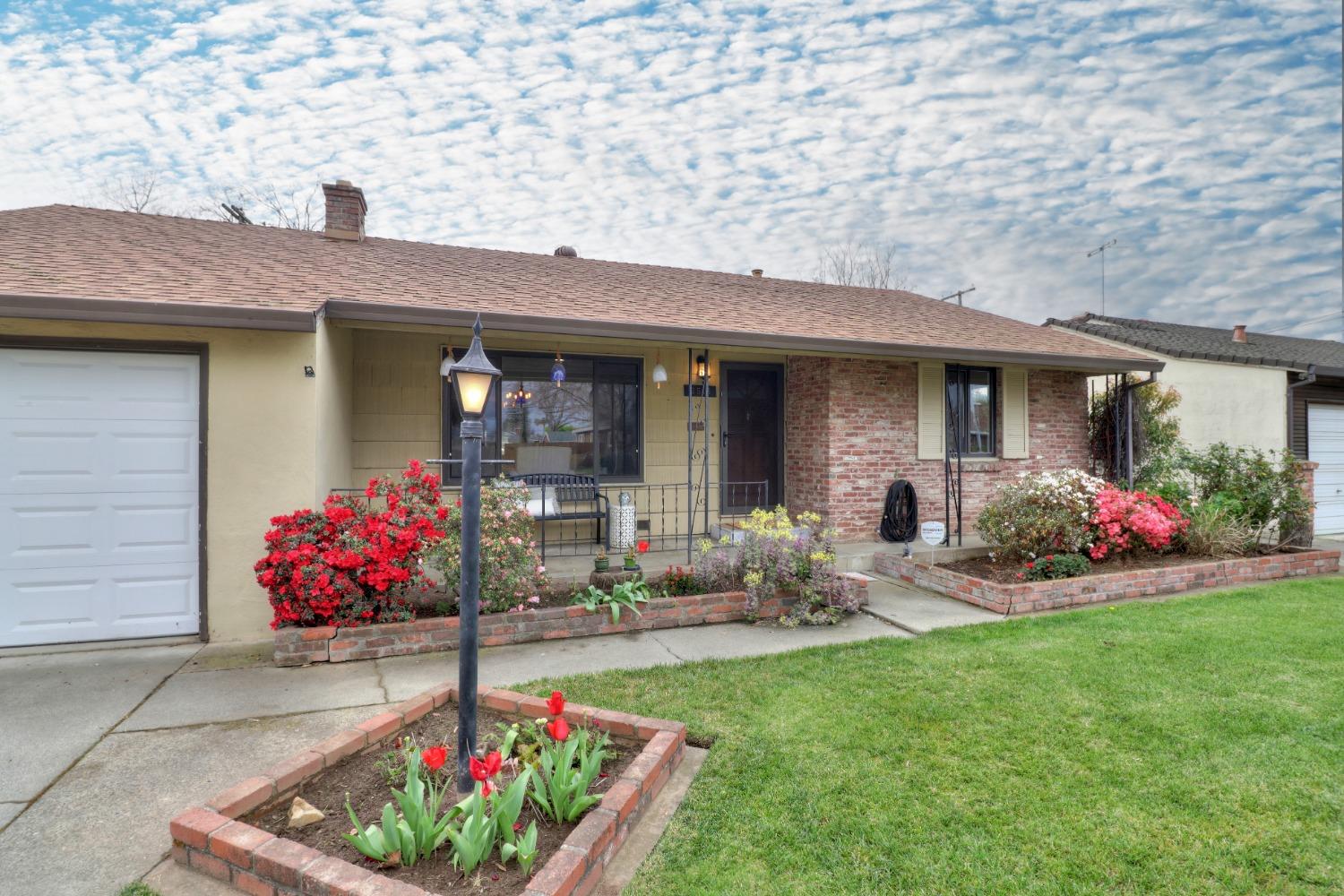 Detail Gallery Image 2 of 41 For 2516 Brentley Dr, Sacramento,  CA 95822 - 3 Beds | 2 Baths