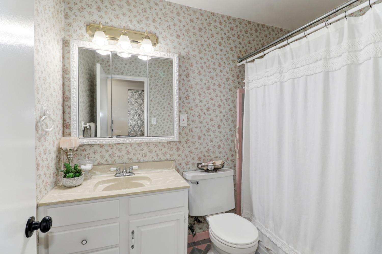 Detail Gallery Image 23 of 41 For 2516 Brentley Dr, Sacramento,  CA 95822 - 3 Beds | 2 Baths