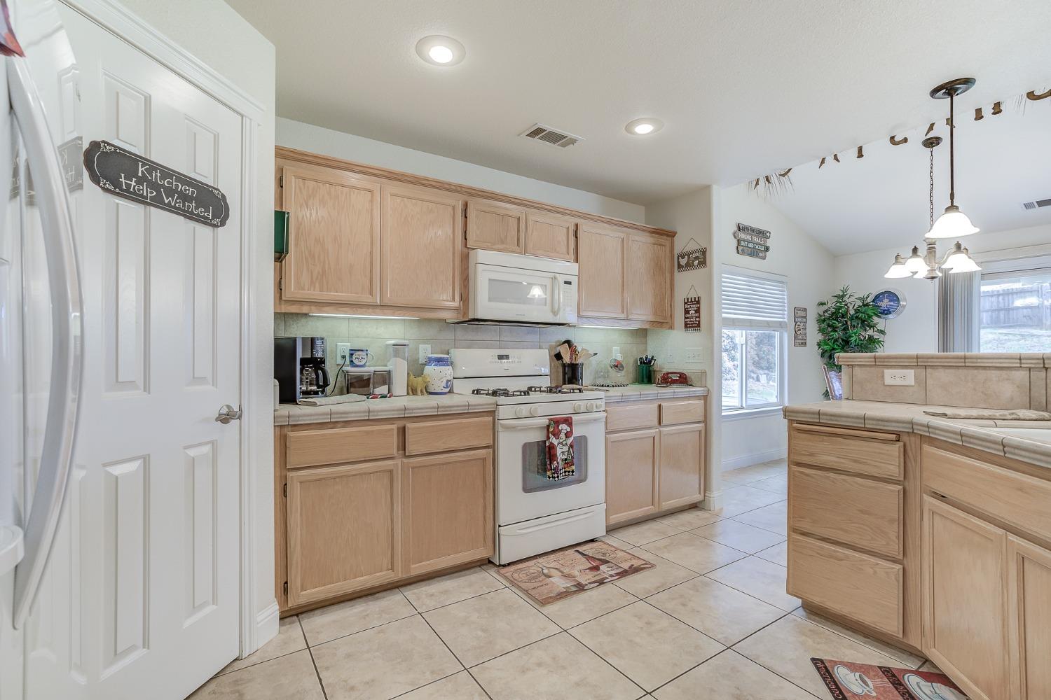 Detail Gallery Image 21 of 46 For 3055 Avington Way, Shasta Lake,  CA 96019 - 3 Beds | 2 Baths