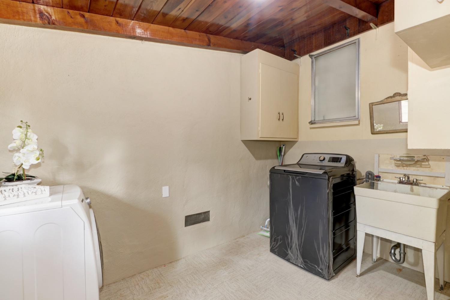 Detail Gallery Image 33 of 41 For 2516 Brentley Dr, Sacramento,  CA 95822 - 3 Beds | 2 Baths