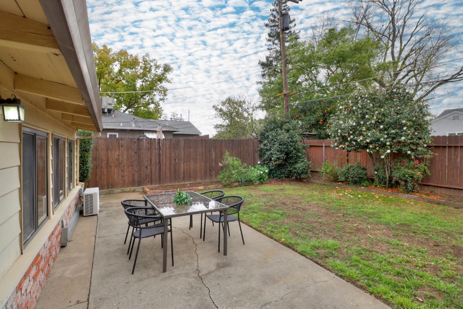 Detail Gallery Image 35 of 41 For 2516 Brentley Dr, Sacramento,  CA 95822 - 3 Beds | 2 Baths