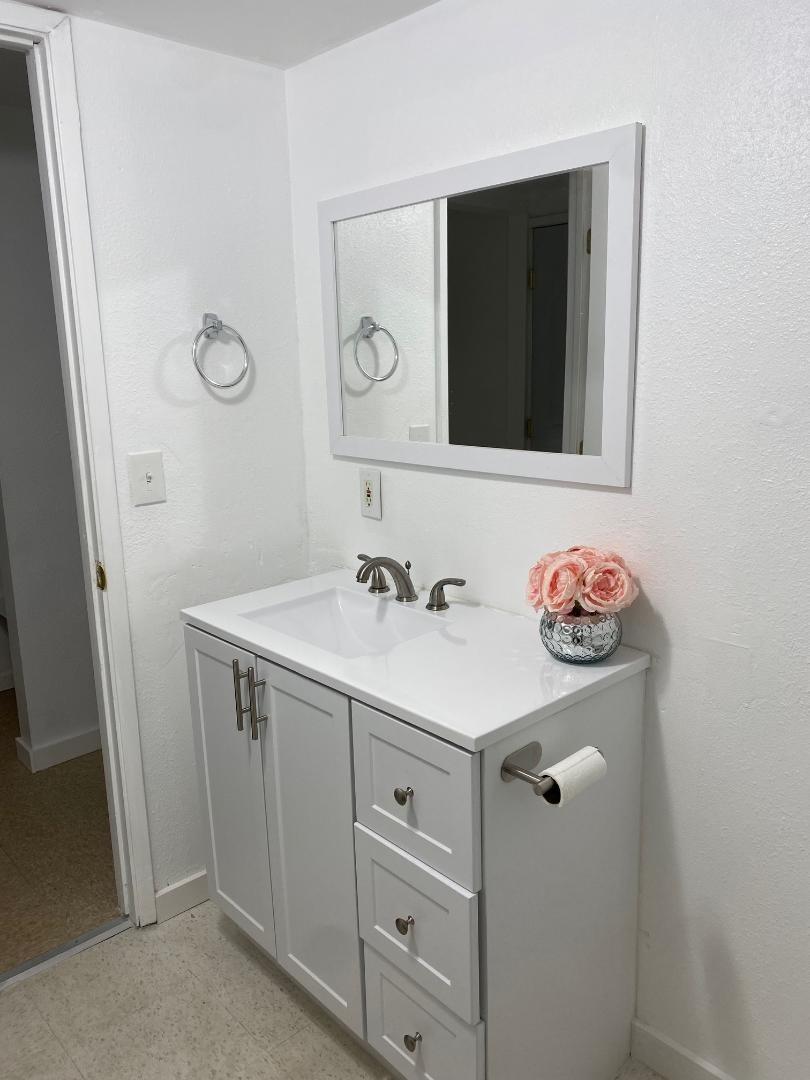 Detail Gallery Image 8 of 14 For 1760 Baker Ave, Escalon,  CA 95320 - 2 Beds | 1 Baths