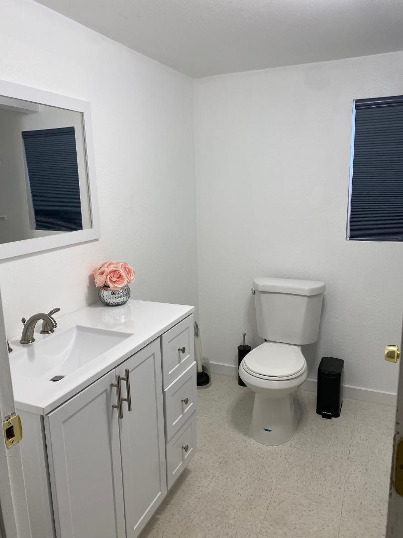 Detail Gallery Image 7 of 14 For 1760 Baker Ave, Escalon,  CA 95320 - 2 Beds | 1 Baths