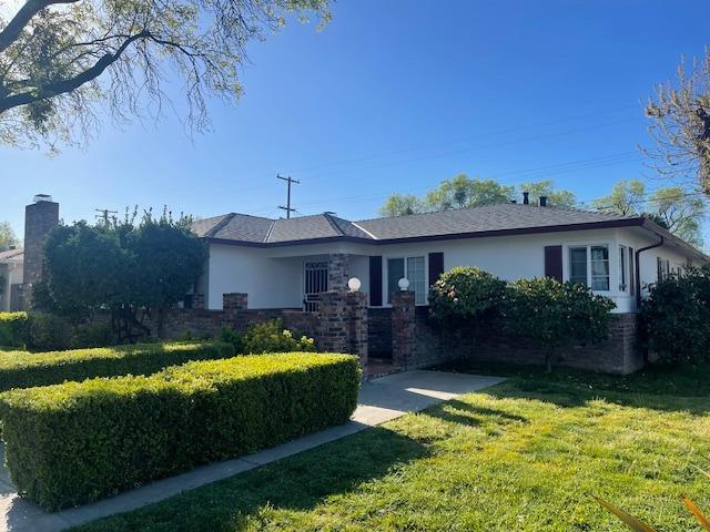 Photo of 1422 Ashwood Dr in Modesto, CA
