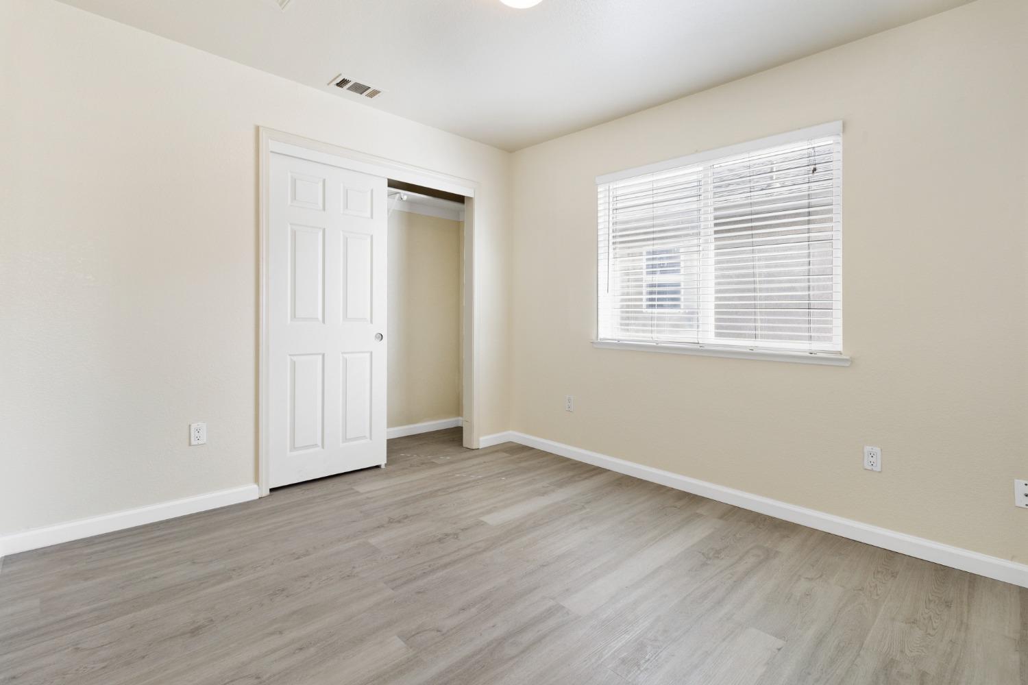 Detail Gallery Image 12 of 29 For 546 Mikey Pl, Manteca,  CA 95336 - 3 Beds | 2/1 Baths