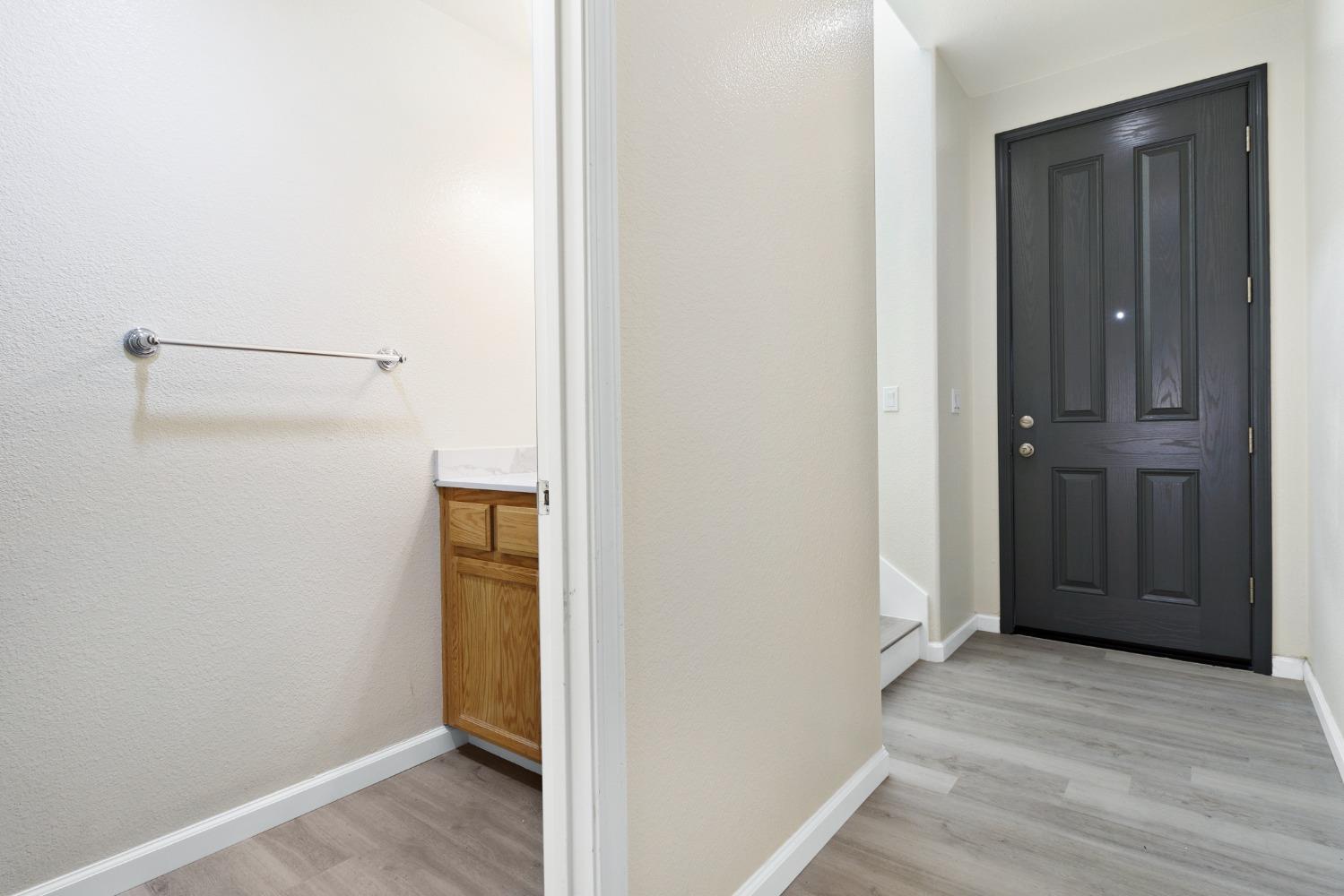 Detail Gallery Image 5 of 29 For 546 Mikey Pl, Manteca,  CA 95336 - 3 Beds | 2/1 Baths