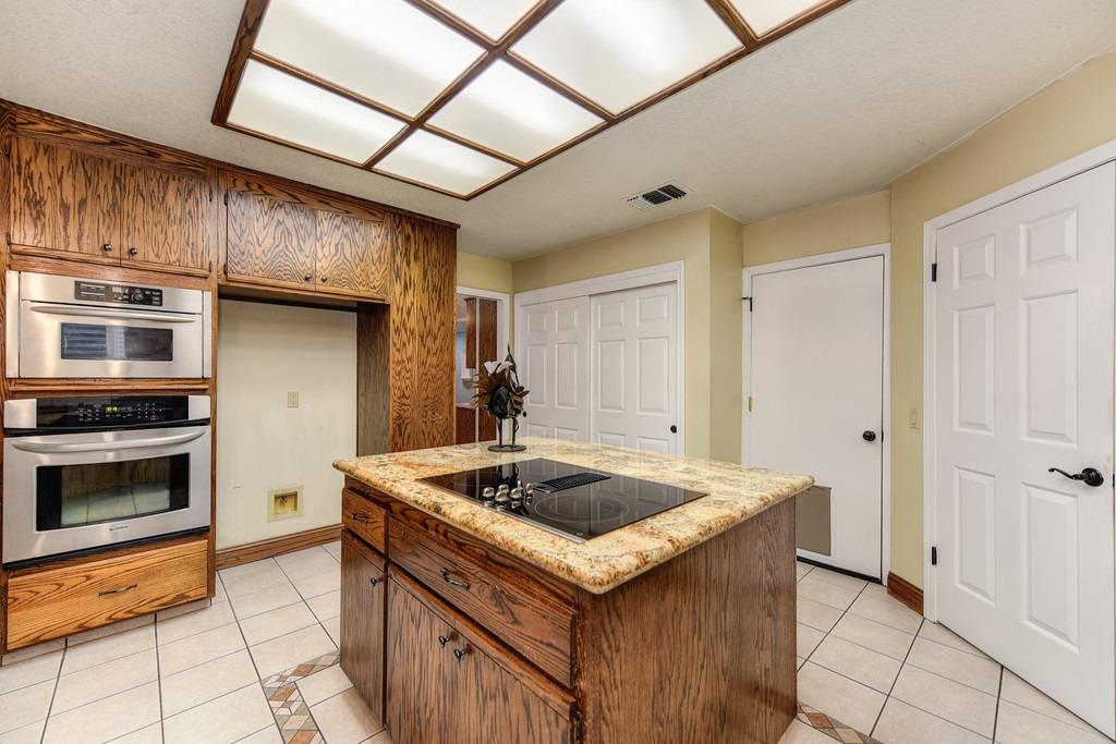 Detail Gallery Image 11 of 49 For 6751 Terreno Dr, Rancho Murieta,  CA 95683 - 2 Beds | 2 Baths