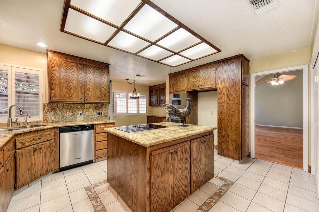 Detail Gallery Image 10 of 49 For 6751 Terreno Dr, Rancho Murieta,  CA 95683 - 2 Beds | 2 Baths