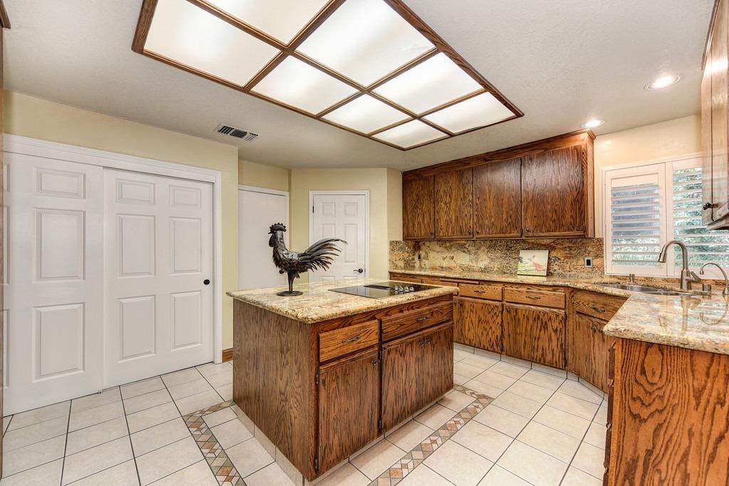 Detail Gallery Image 12 of 49 For 6751 Terreno Dr, Rancho Murieta,  CA 95683 - 2 Beds | 2 Baths