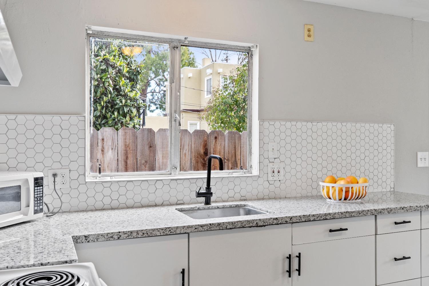 Detail Gallery Image 17 of 24 For 1017 W Willow St, Stockton,  CA 95203 - 3 Beds | 1/1 Baths