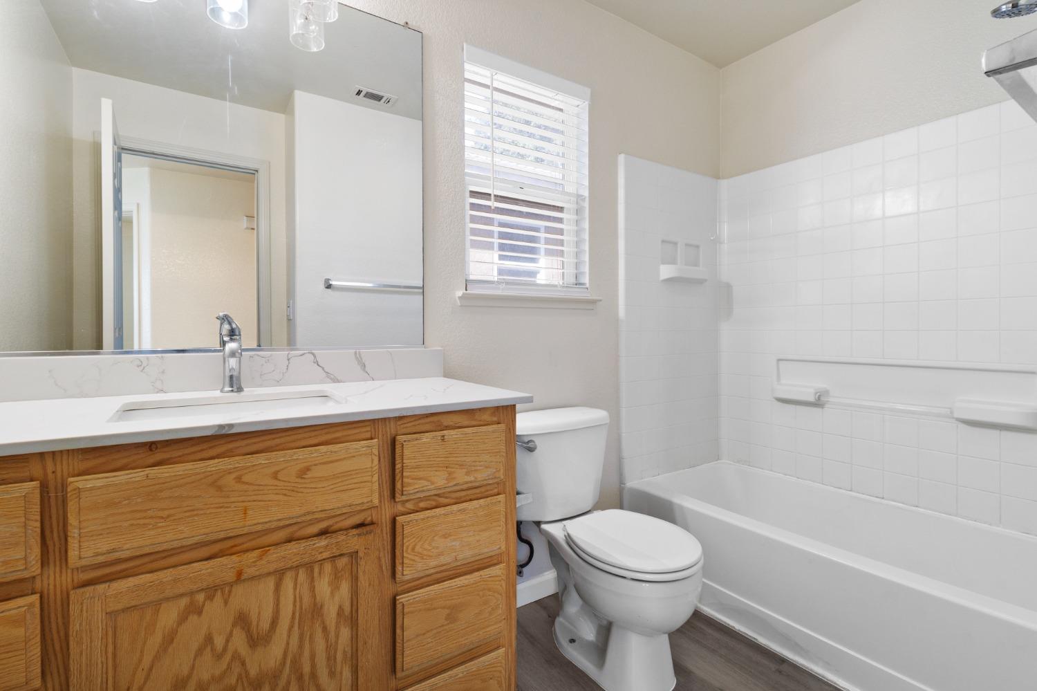 Detail Gallery Image 14 of 29 For 546 Mikey Pl, Manteca,  CA 95336 - 3 Beds | 2/1 Baths