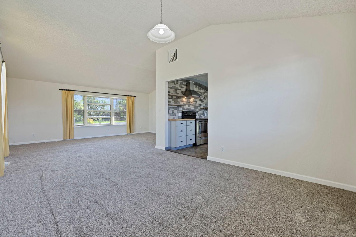 Detail Gallery Image 15 of 68 For 10701 Copperopolis Rd, Stockton,  CA 95215 - 3 Beds | 2/1 Baths