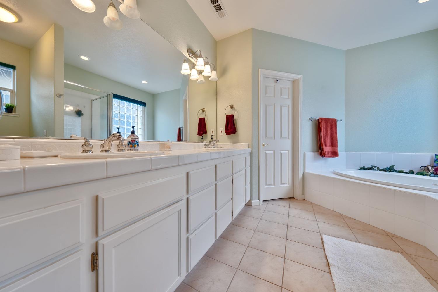 Detail Gallery Image 18 of 49 For 3024 Woodleigh Ln, Cameron Park,  CA 95682 - 4 Beds | 2/1 Baths