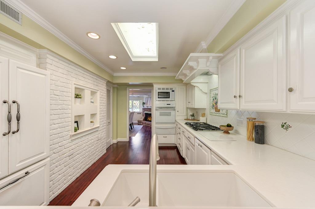 Detail Gallery Image 32 of 75 For 3230 American River Dr, Sacramento,  CA 95864 - 3 Beds | 2 Baths