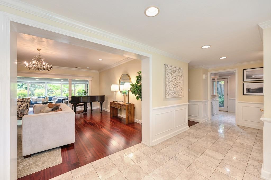 Detail Gallery Image 8 of 75 For 3230 American River Dr, Sacramento,  CA 95864 - 3 Beds | 2 Baths