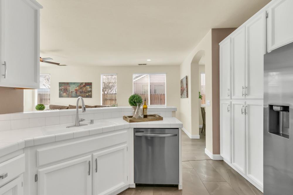Detail Gallery Image 22 of 47 For 16 Beaucanon Ct, Elk Grove,  CA 95758 - 3 Beds | 2 Baths