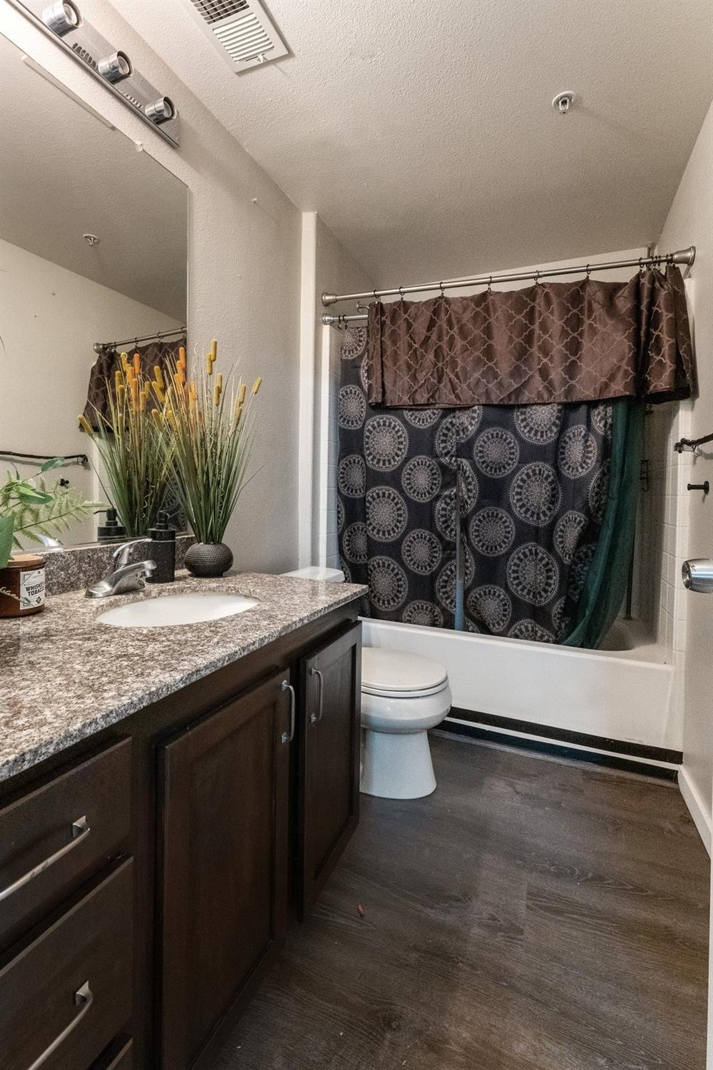 Detail Gallery Image 8 of 10 For 4200 E Commerce Way #1011,  Sacramento,  CA 95834 - 2 Beds | 2 Baths