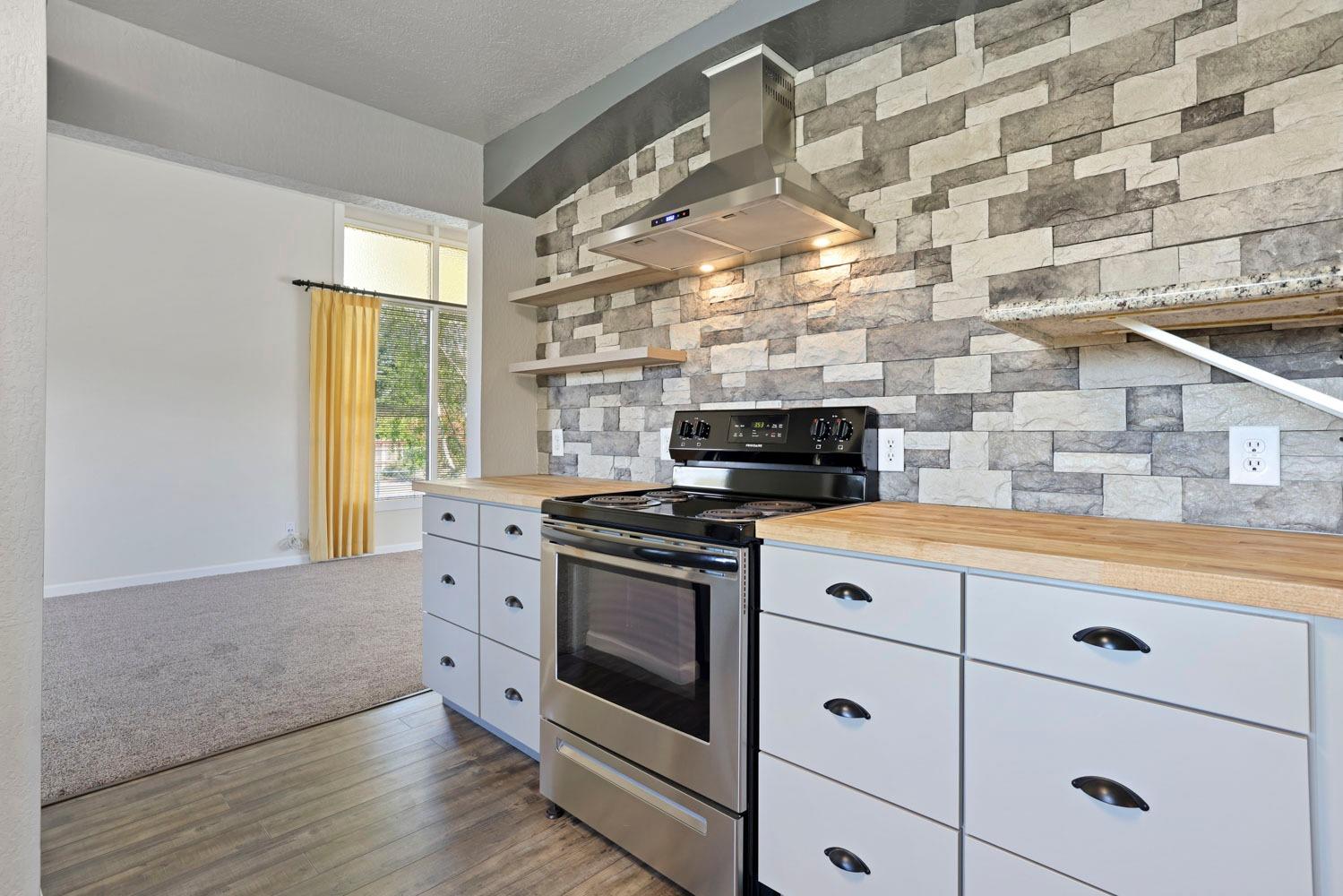 Detail Gallery Image 16 of 68 For 10701 Copperopolis Rd, Stockton,  CA 95215 - 3 Beds | 2/1 Baths