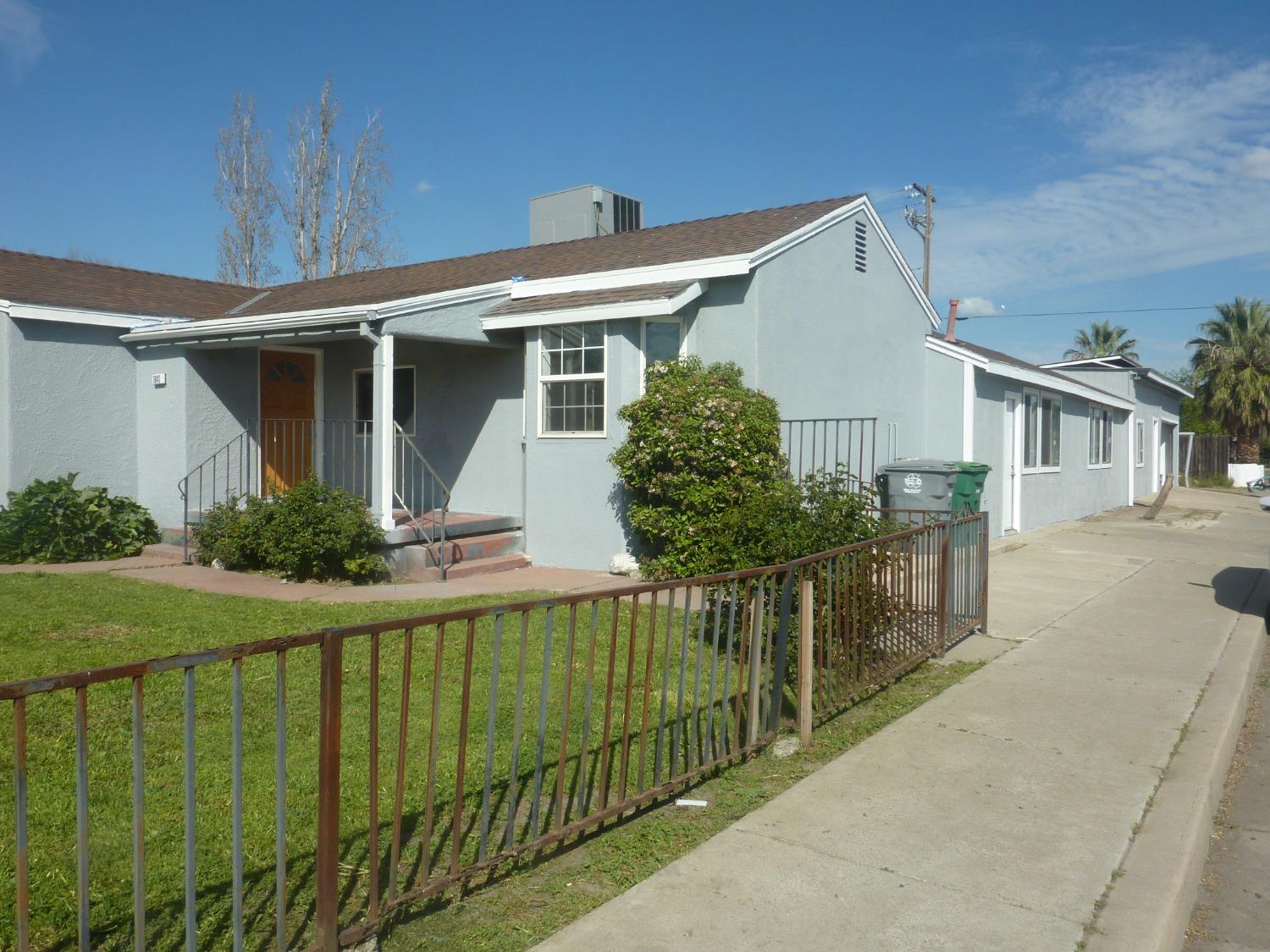 Photo of 1841 Golden Gate Ave in Dos Palos, CA
