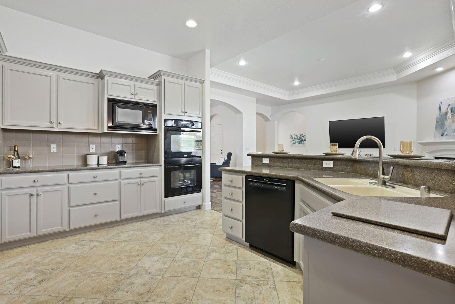 Detail Gallery Image 11 of 47 For 377 Travertine Dr, Ripon,  CA 95366 - 4 Beds | 2/1 Baths