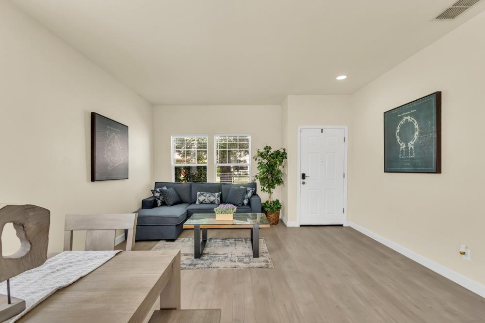 Detail Gallery Image 9 of 47 For 16 Beaucanon Ct, Elk Grove,  CA 95758 - 3 Beds | 2 Baths