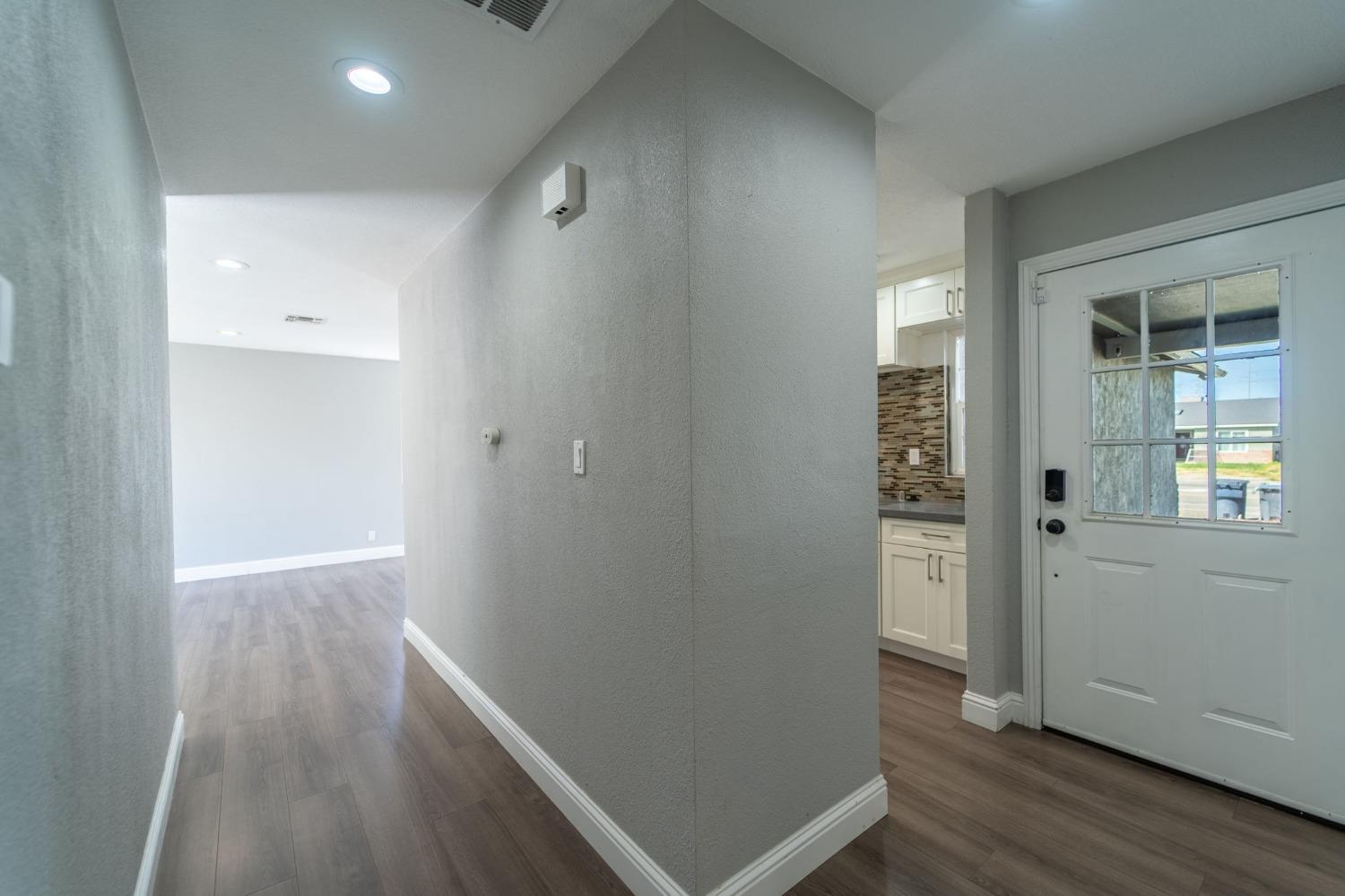 Detail Gallery Image 14 of 27 For 230 S Central Ave, Tracy,  CA 95376 - 3 Beds | 2 Baths