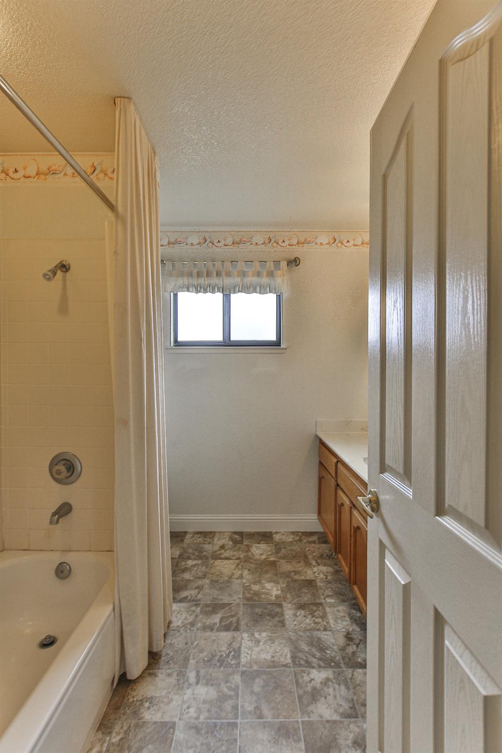 Detail Gallery Image 37 of 58 For 644 Athy Ct, Galt,  CA 95632 - 3 Beds | 2/1 Baths