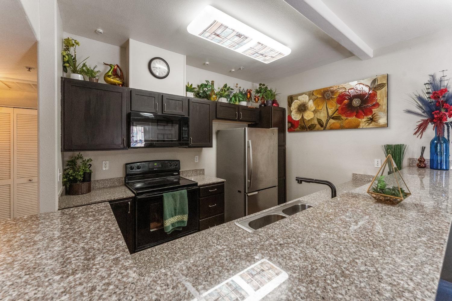 Detail Gallery Image 2 of 10 For 4200 E Commerce Way #1011,  Sacramento,  CA 95834 - 2 Beds | 2 Baths