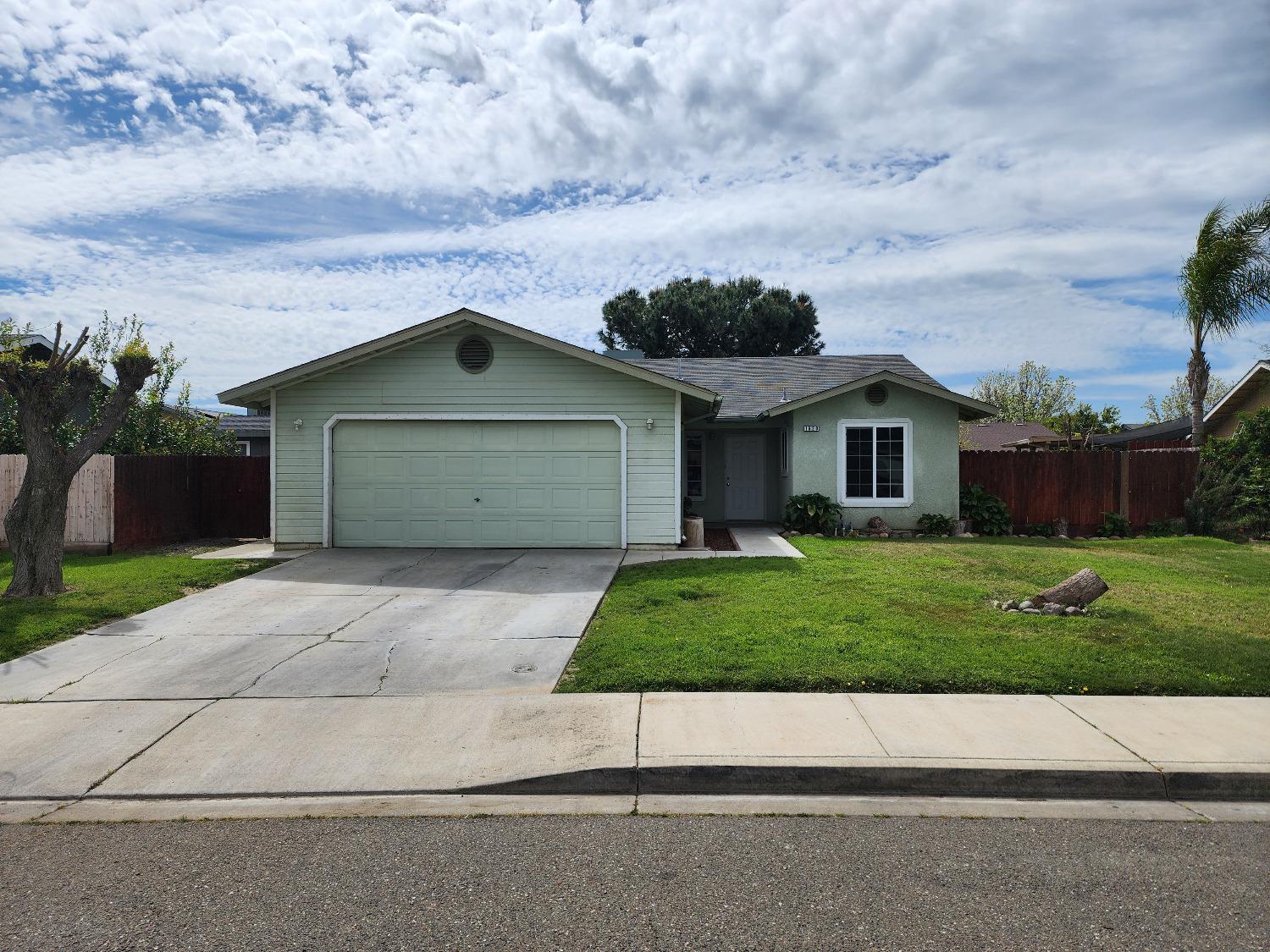Photo of 1620 Fresno St in Newman, CA
