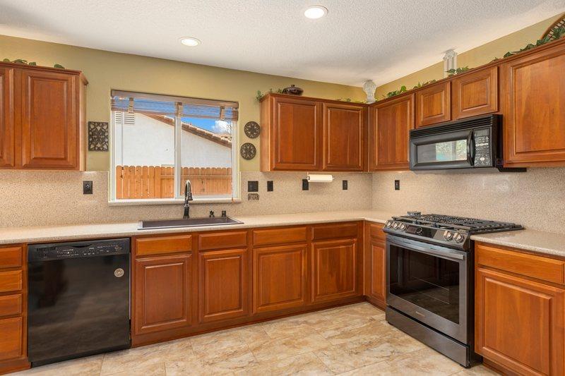 Detail Gallery Image 13 of 46 For 4554 Rosecliff Cir, Mather,  CA 95655 - 4 Beds | 2/1 Baths