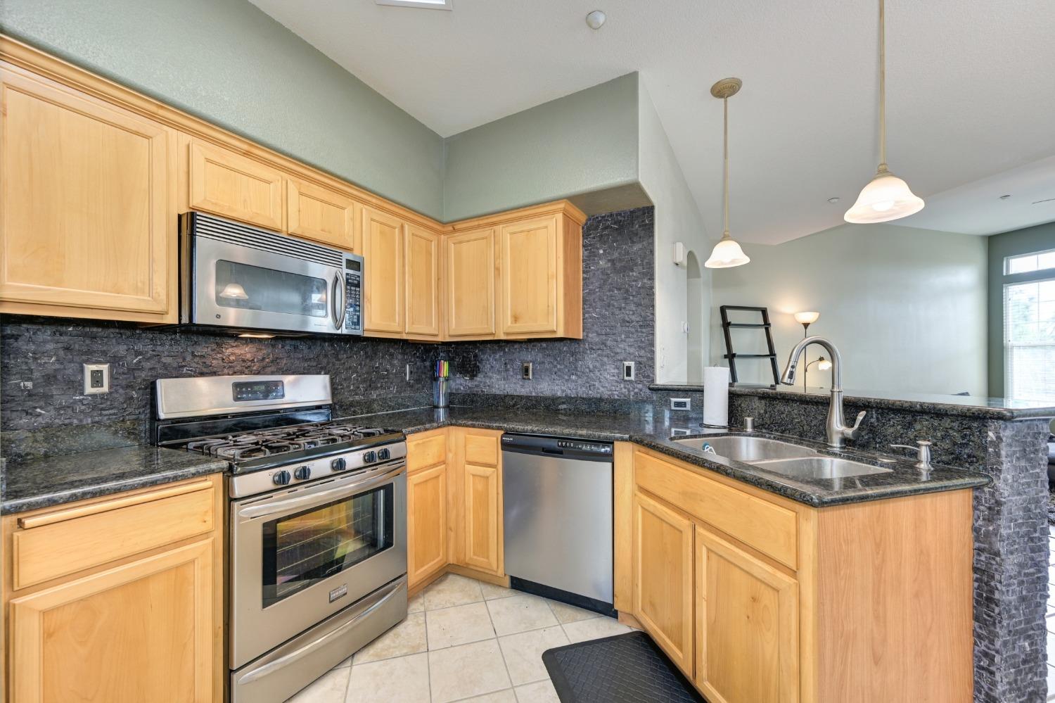Detail Gallery Image 31 of 46 For 9516 Coney Island Cir #4,  Elk Grove,  CA 95758 - 2 Beds | 2 Baths
