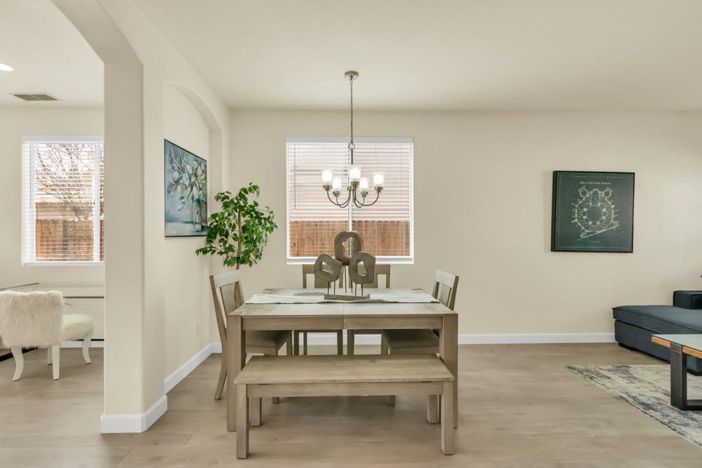 Detail Gallery Image 8 of 47 For 16 Beaucanon Ct, Elk Grove,  CA 95758 - 3 Beds | 2 Baths