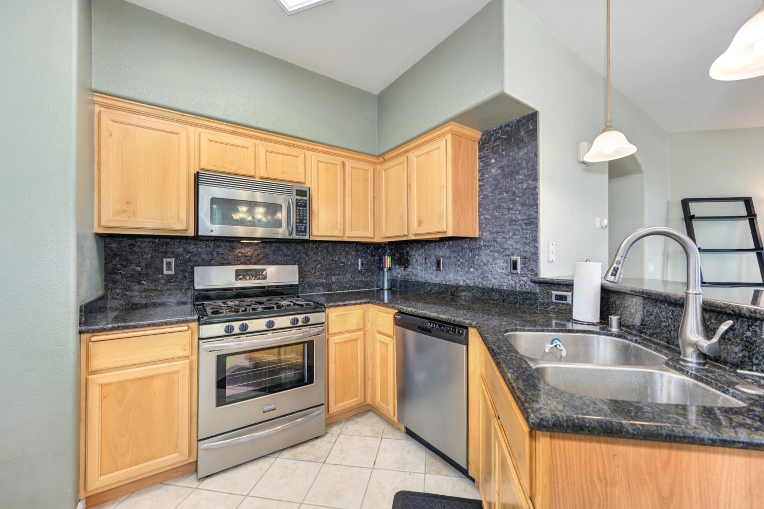 Detail Gallery Image 29 of 46 For 9516 Coney Island Cir #4,  Elk Grove,  CA 95758 - 2 Beds | 2 Baths