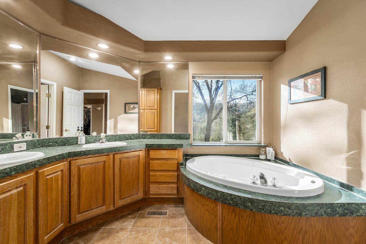 Detail Gallery Image 28 of 44 For 10056 Turkey Trot Pl, Grass Valley,  CA 95949 - 3 Beds | 2 Baths