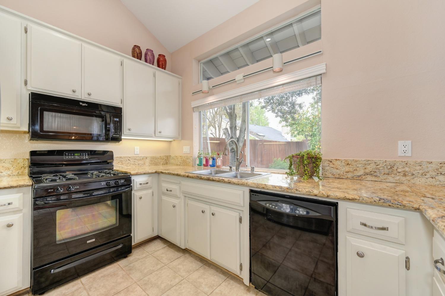 Detail Gallery Image 11 of 33 For 2815 Concord Ave, Davis,  CA 95618 - 3 Beds | 2 Baths