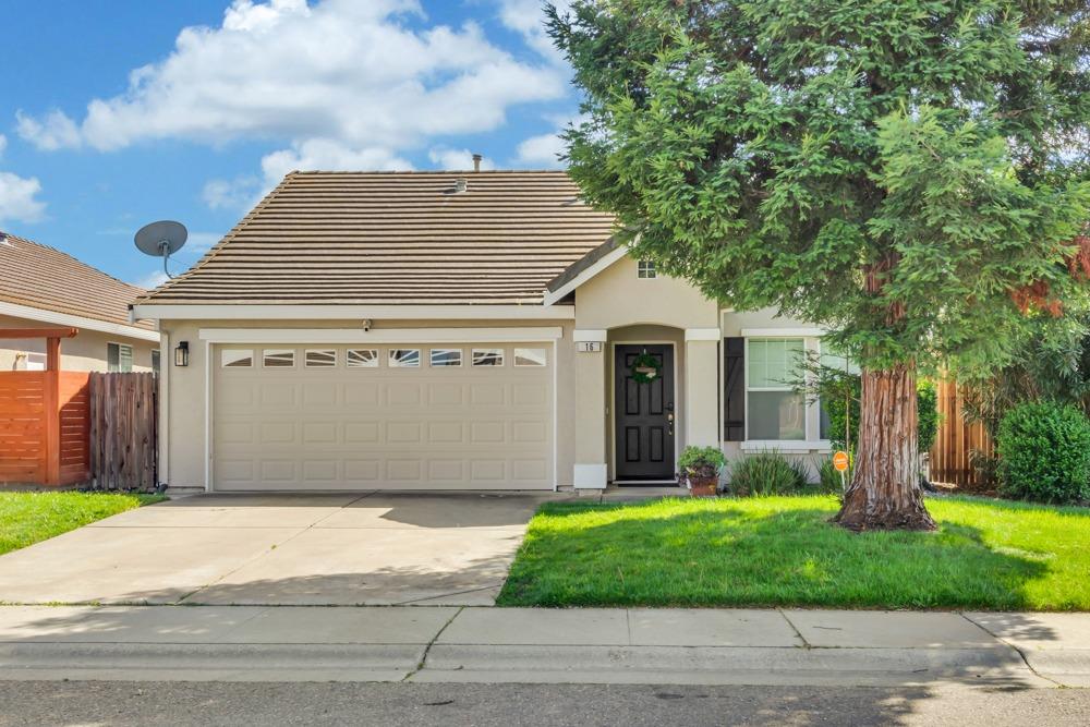 Detail Gallery Image 1 of 47 For 16 Beaucanon Ct, Elk Grove,  CA 95758 - 3 Beds | 2 Baths