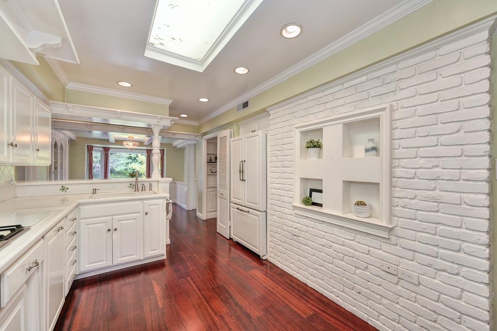 Detail Gallery Image 33 of 75 For 3230 American River Dr, Sacramento,  CA 95864 - 3 Beds | 2 Baths